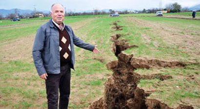 Şiddetli Yağış Tarlayı İkiye Böldü