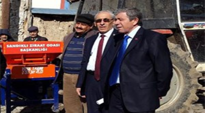 Sandıklı Ziraat Odası Başkanı Süleyman Yıldız Yem Kırma Makinası Hibe Etti