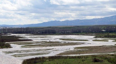Arnavutluk`ta Binlerce Dönüm Tarım Arazisi Sular Altında Kaldı
