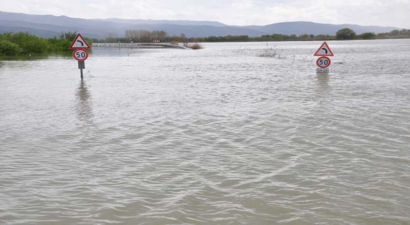Ege`de yağışlar tarım alanlarını göle çevirdi
