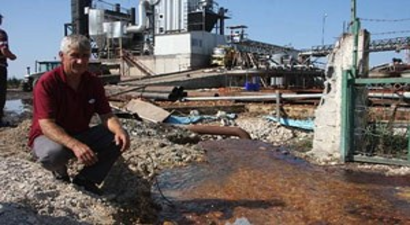 Fabrikanın Saldığı Sular Yüzlerce Dönüm Sebzeyi Çürüttü
