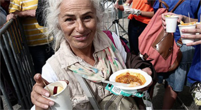 Atılacak Sebzelerden Yemek Yapıp Dağıttılar