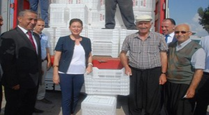 Osmaniye`de 193 Çiftçiye 5 Bin 803 Adet Plastik Kasa