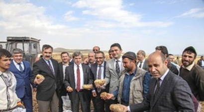 Vali Çınar`dan Gençlere `Tarıma Yönelin` Çağrısı