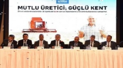 Büyükşehir Belediyesi`nden Tarım Makinesi Desteği