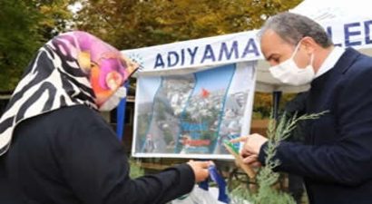 Çiftçilere Fidan Dağıtıldı