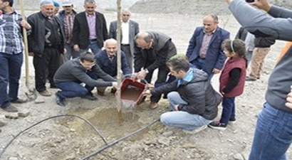 Uzundere`ye Kapama Dut Bahçesi Ve Eğitim Serası Desteği