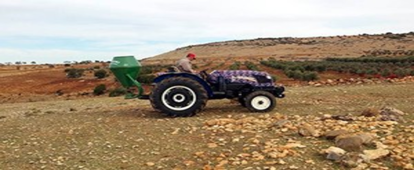 Kilis`te Meralara Gübre Atılıyor