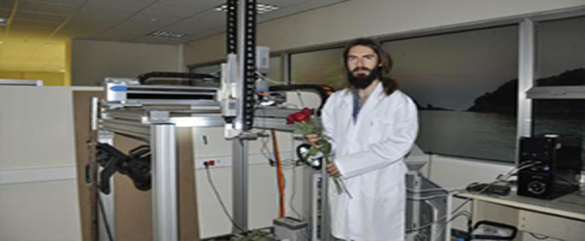 Türkiye`nin İlk, Dünyanın İkinci Gül Toplama Robotu