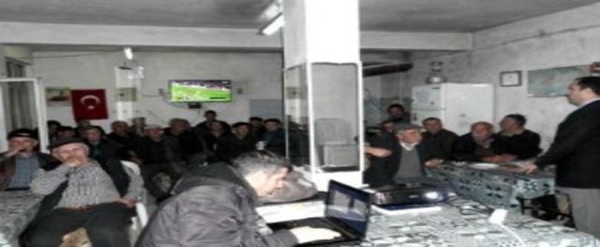 Burhaniye`de Kahvehanede Zeytin Budaması Anlatıldı