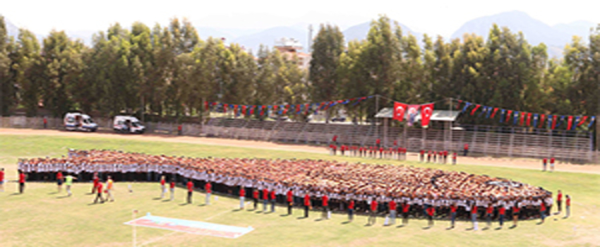 Milas Balık Festivali`nde Bir Rekor Daha 3 Bin Kişiyle Balık Figürü Oluşturdular