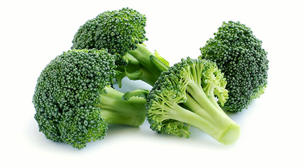 Brokoli K vitamini açısından zengin olan brokoli kolesterolü ve tansiyonu düşürür K vitamini damarlardaki kalsiyumu da dengeler