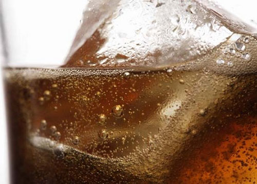 3 40 dakika içinde Kafeinin tamamı dolaşıma girmiş olur Kan basıncı yükselir karaciğerden daha fazla şeker yapılarak kana geçer ve kan şekeri tekrar yükselir