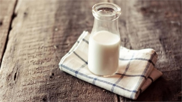 Alerjiye sebep olan beta kazein keçi sütünde daha azdır Bu yüzden protein alerjisi olanların keçi sütü içtiklerinde alerji riski daha düşüktür