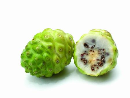 NONİ Güneydoğu Asya ve Avustralya da yetişen Noni görüntü olarak duta benziyor Ama yemek istemeyebilirsiniz çünkü meyvenin ağır bir kokusu ve keskin bir tadı var