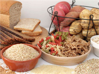 Kompleks karbonhidratlar Tüm karbonhidratlar mutluluk kaynağı olan serotonin hormonunu salgılamamızı sağlar Kendinizi iyi hissetmek için daha yavaş sindirilen tam tahıllı kahvaltı gevrekleri yulaf ezmesi gibi kompleks karbonhidratları seçmelisiniz