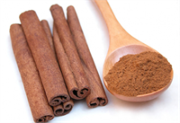 TARÇIN Tropik bitkilerin hoş kokulu ağaçlarından elde edilmektedir Ağacın taze dallari kesilir Kabuklari soyulur tabakalar birbirinin içine sarılarak kurutulur Daha sonra ezilerek baharat olarak satılır