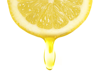 Limonun kabukları ve suyunu bu şekilde değerlendirip 10 kat daha fazla vitamin alarak sağlıklı beslenmenin avantajını yakalıyorsunuz