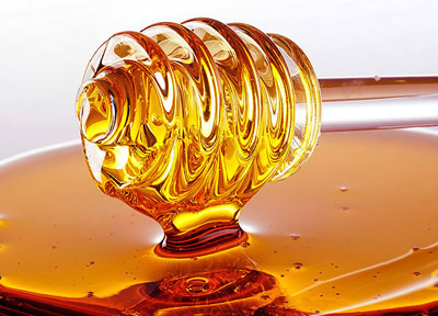 Bal Mucize yiyecek deyince akla gelen ilk isimlerden olan bal alternatif tıp için olmazsa olmazlardandır Antiviral antiseptik ve antibiyotik özellikler gösterir Bazı tür bakterilerin büyümesini engellediği de bilinmektedir