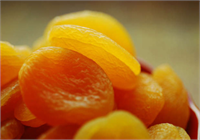 Kuru kayısı Sindirim sorunlarına iyi gelir Stresi ve kansızlığı önler İçerdiği A vitamini cilt bozukluklarının tedavisinde de son derece etkilidir