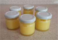 Arı sütü merhem olarak kullanılabiliyor ve cildin güzelleşmesinde inanılmaz etkiler gösteriyor Arı sütü ortalama olarak 40 50 kovadan bir sezon boyunca ancak 1 kilogram üretim yapabiliyor Arı sütünü buzdolabında 2 3 ay boyunca saklayabilirsiniz Arı sütünü ne kadar erken tüketirseniz size o kadar fayda sağlamaktadır