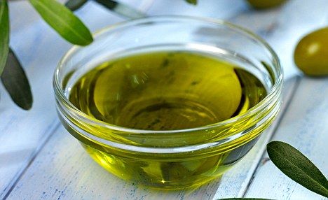 Zeytinyağındaki fenol adlı bileşeni antioksidan ve pıhtılaşma karşıtı özellikleriyle kalp için iyi bir koruyucudur Fenol en fazla saf zeytinyağlarında bulunur