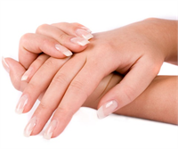 Ayrıca soğuk havalarda çatlayan ve kuruyan ellerinize yarım çay kaşığı kadar zeytinyağı sürmeniz yeterli olacaktır Cildinizi nemlendirirken aynı zamanda canlılık kazandıracaktır