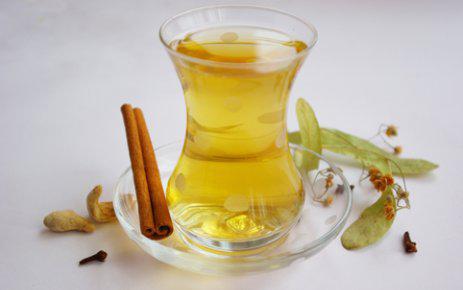 Uykusuzluk içinde önerilen ıhlamur tarçın ve limonla birlikte demlenerek tüketilmesini öneriliyor Ancak uzmanlar 6 8 dk arası kaynatılan ıhlamurun çok fazla demlenmemesi konusunda da uyarıyor