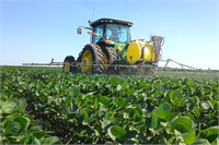 Sertifikaya sahip çiftçiler ise tarlalarında rastgele ilaçlama yapamazlar Kullanılacak ilaçların miktarı ve çeşidi ve kullanılma nedeni denetleme yapan sertifikasyon kuruluşundaki uzmanlar tarafından belirlenir belgelenir ve denetlenir Ayrıca toprağın ve yetiştirilen ürünün besin maddesi ihtiyacının analizlerle belirlenerek uzmanlarca yapılacak öneriler doğrultusunda gübreleme yapılması da zorunludur İTU yalnızca üretilen ürünü değil ilaçlama ve gübreleme yapan işçilerin güvenliğini de sağlar