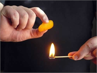 Ocakta limon kabuğu yakarak evdeki kötü ve istenmeyen kokuların önüne en doğal yöntemle geçebilirsiniz