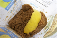 Esmer şekerlerinizi bir limon kabuğuyla artık aha uzun süre taze şekilde muhafaza edebilirsiniz