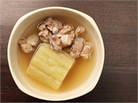 Kullanım Şekli Taze meyve için Kudret narı olgunları balla karıştırılarak tüketilebiliyor Olgunlaşarak kavuniçi rengi alan meyve tabakta eziliyor bir miktar balla karıştırılıp sabahları aç karnına 1 çorba kaşığı yeniliyor Üzerine hiçbir şey kullanılmıyor