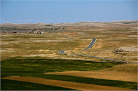 Mevsimlik tarım işçisi aileler geçimlerini sağlamak içi her yıl göç etmek zorunda kalıyorlar Türkiye de 48 ilde tarım işçiliğinin yapıldığı gerçeği zorunlu göçü beraberinde getirirken ağır çalışma koşulları ve sağlıksız barınak yerleri göze çarpan en büyük sorunlar arasında yer alıyor Fotoğraf Aytaç Aykut