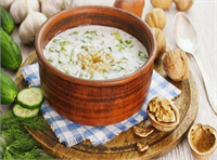 Çorba Yemeklere başlamadan çorba tüketmeniz iştah kontrolünüzü sağlamanıza ve fazla kalori alımınızı azaltmaya yardımcı olacaktır Su içermesi ve midede basınç oluşturması nedeni ile daha kısa sürede doymamızı sağlarlar Yüksek yağlı ve kremalı çorbalar olmamasına dikkat ediniz