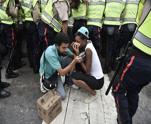 Venezuela 2012 de yüzde 5 6 büyürken ülkenin risk priminin artırmasıyla 2013 te büyüme sadece yüzde 1 3 düzeyinde gerçekleşti