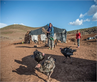 Yoğun mesailerine rağmen kentteki sıcaklığı hissetmeden serin havada oruç tutmanın keyfini çıkarıyorlar