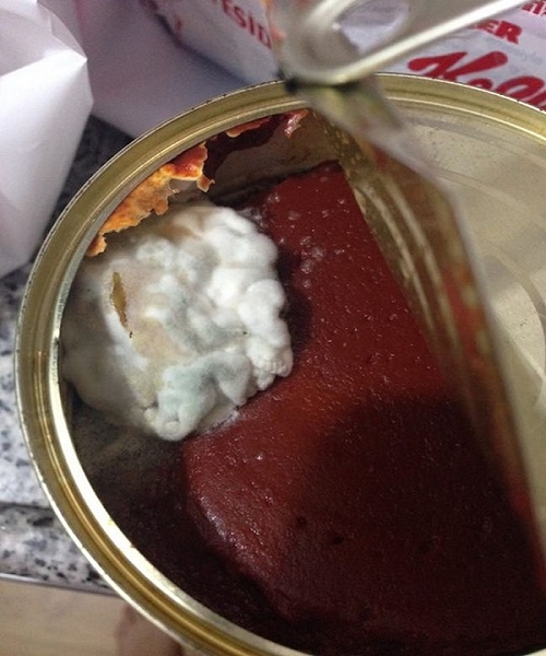 Üretim tarihine son tüketim tarihine bakmalı gerekli izinlerin alınıp alınmadığını kontrol etmeliyiz Kapağındaki küflenme ambalajında ezilme gibi değişiklikler varsa bunları da kullanmamalıyız diye konuştu
