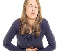 Dr Öztüfekçi hastalığın belirtilerini ve yapılması gerekenleri de şöyle anlattı Hasta konserveyi yedikten 12 ila 72 saat sonra bulantı kusma karın ağrısı çift görme görme bozukluğu kaslarda güçsüzlük meydana geliyor Zamanında tedavi edilmezse solunum yetmezliği ve ölüm gelişebiliyor Bu tarz konserve yiyen hastalarda bu semptomlar geliştiğinde en yakın hastaneye ulaştırmak gerekiyor