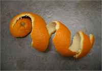 Portakal kabukları kötü nefes kokusuna neden olan unsurları ortadan kaldırır