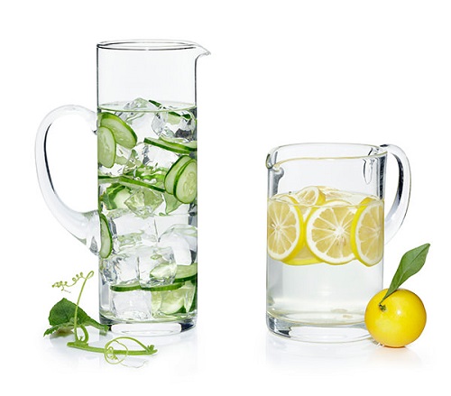 Böbrek Taşı Limonlu suyun en temel faydalarından birisi böbrek taşına iyi gelmesi ve onu önlemesi özelliğidir Normal şekilde böbrek taşları vücuttan çok fazla rahatsızlık vermeden atılır Ancak bazen idrar akımına engel olur ve yoğun ağrılara sebebiyet verir Limonlu su içmek vücuda yeniden su kazandırmada ve idrarı sulandırılmış şekilde tutmada yardımcı olur Bu da böbrek taşı oluşum riskini azaltır
