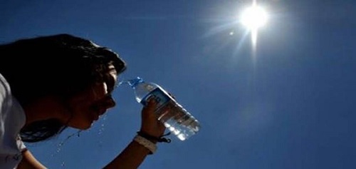 Terlemede değişme Güneş çarpması sıcak ve kuru cilt hissine neden olur Bunun yanında ağır güneş çarpması cildin nemli hissedilmesine titreme üşümeye yol açabilir Bulantı ve kusma