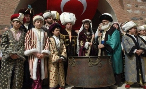 Bazı bitki ve baharatların acı tadı şekerlendirilerek macun haline getirilmiş bu şifa kaynaklarının içinde kaybolmuştur