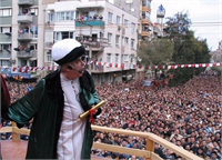 Mesir macunu eski zamanlardan bu yana gelen bir gelenek olarak ilkbaharda halka saçılır İlkbaharda halka saçılmasının da sebepleri vardır