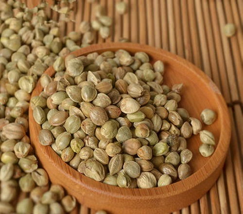 Kenevir Tohumu 1 çorba kaşığı 11 g protein içeriyor Kenevir tohumu aynı zamanda iyi bir Omega 3 kaynağı