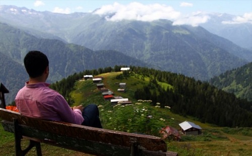 Yaylaya ulaşımın zor olmasının güzelliğine değer kattığını ifade eden Gölbaşı Yayla yolunun stabilize olması ve yüksek rakımdan dolayı her araçla buraya gelinemiyor Buraya gelmek isteyen kişinin arazi aracı olması gerek
