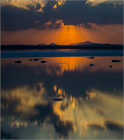 Türkiye nin tuz ihtiyacının önemli kısmının karşılandığı Tuz Gölü nde suların çekilmesiyle başlayan ve yaklaşık 3 ay sürecek tuz hasadı devam ediyor