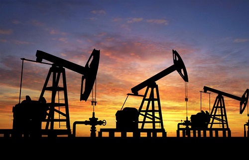Petrol mü önemli yoksa su mu BM Ekonomik ve Sosyal İşler Dairesi DESA bünyesindeki Su Sekreteryası nın Yöneticisi Kenza Robinson ise insanların petrol kaynaklarının tükenecek olmasına daha fazla kafa yorduklarını çok daha önemli olan su kaynaklarının korunması konusuna ise yeterince önem verilmediğini savunuyor Su hayattır Bu nedenle suyu fosil yakıtlarla mukayese edemeyiz Su her şeyden önce bir insan hakkıdır Su olmadan biz de yaşayamayız gezegenimiz de Bu bakımdan diğer tüm kaynaklardan daha önemlidir Bu özel konumu sebebiyle suyu tek tek sektörel bazda değil bir bütün olarak değerlendirmeliyiz