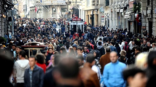 Peki Türkiye de durum ne Geçtiğimiz aylarda Waternet in resmi verilerden derlediği araştırmaya göre üç tarafı denizlerle çevrili olan Türkiye aslında sanıldığı gibi su zengini ülkelerden biri değil 2030 yılında su sıkıntısı çekmesi beklenen ülkeler arasında Türkiye de bulunuyor