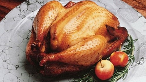 Bu sebeple eti aralıklarla çevirerek içinin ve dışının eşit derecede pişmesini sağlamak önemlidir Tavukta var olan proteinler tekrar ısıtıldığında farklı şekilde parçalanan proteinler sebebiyle mideyi rahatsız edebilir