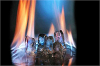 Çifçi gaz hidratların kesin varlığının bilindiği en geniş alan olan ABD nin Blake Sırtı ndaki küçük bir alandan çıkarılan kaynakla ülkenin 105 yıllık doğalgaz gereksiniminin karşılanabileceğinin hesaplandığını kaydederek şöyle devam etti Alternatif bir enerji kaynağı olarak uzun yıllardır üzerine çalışılan gaz hidratların yakın gelecekte sektörde yerini alacağını düşünüyorum Türkiye nin denizlerinde yüksek miktarda gaz hidrat rezervi var Türkiye de ne kadar gaz hidrat rezervi olduğunun anlaşılması gerekiyor Tahmin edilen rezervlerle bile Türkiye başta enerjide dışa bağımlılık olmak üzere birçok problemini çözebilir